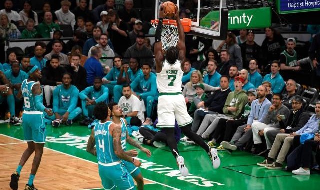 pp电子平台-季前赛首战收获41分大胜！新帅为球队进攻奠定基调