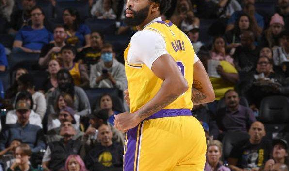 勇士暴露前场防线隐患 库里开始在防守端指挥交通